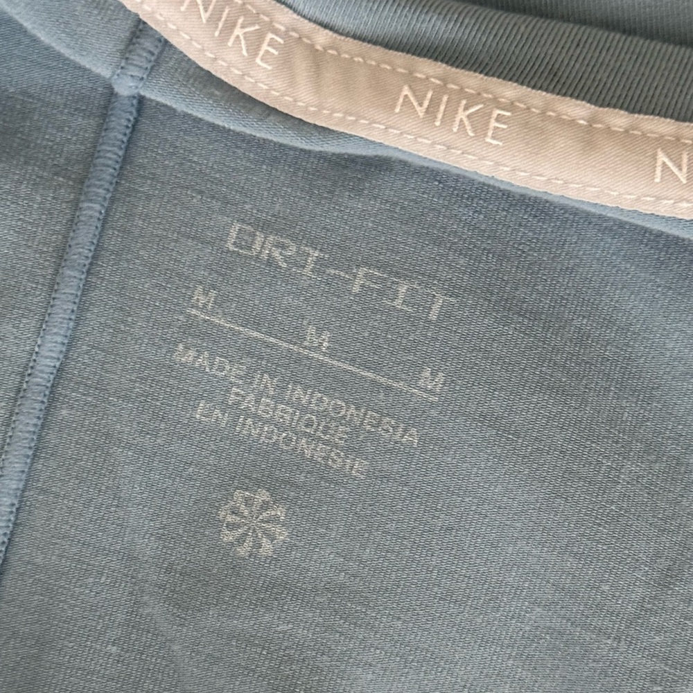 Nike Light Blue Workout Top - Picture 5 of 5